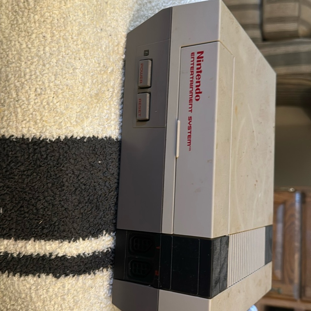 works well and has all cables/ extension cords needed to connect to tv